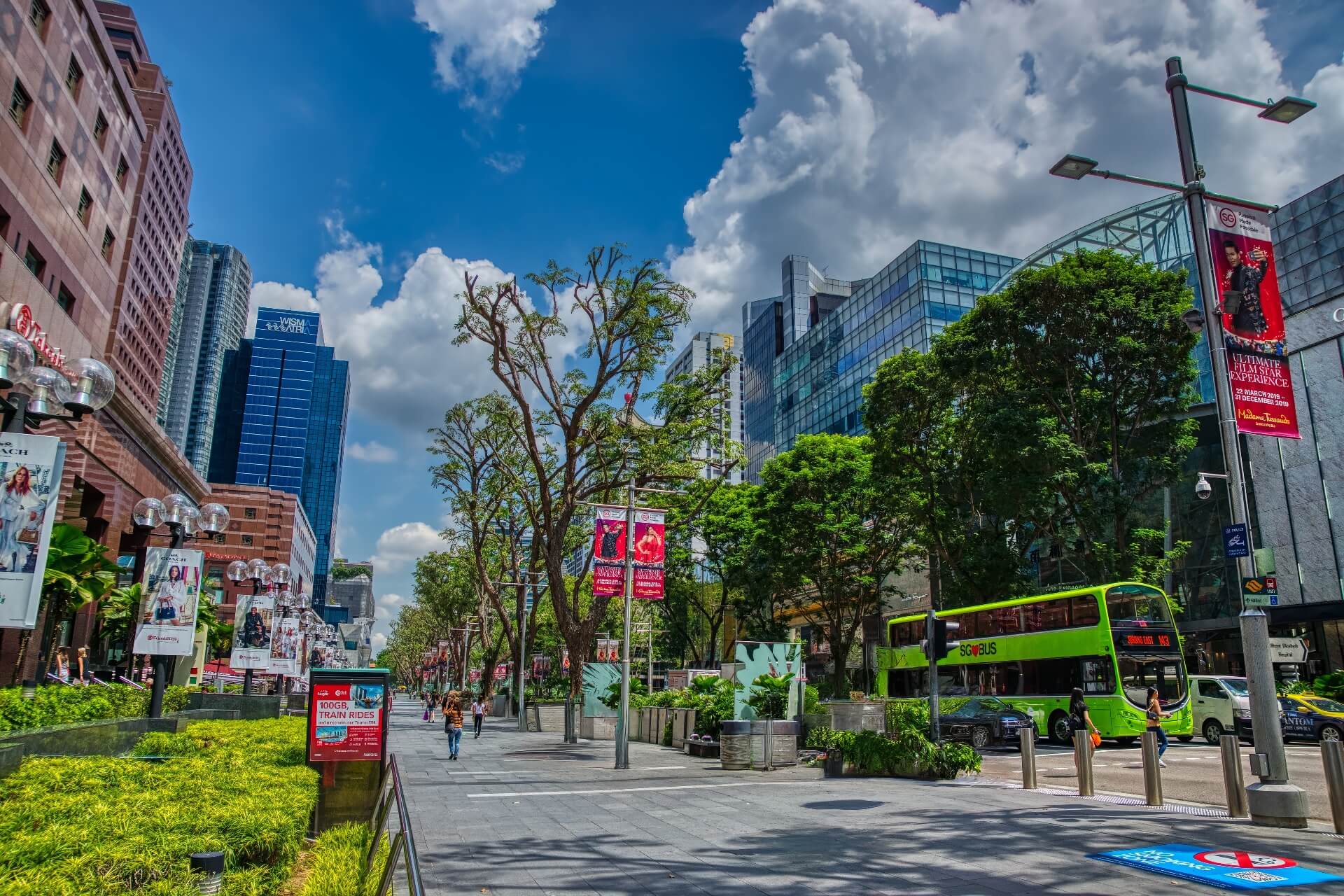 Orchard road Takashimaya Walk way day light